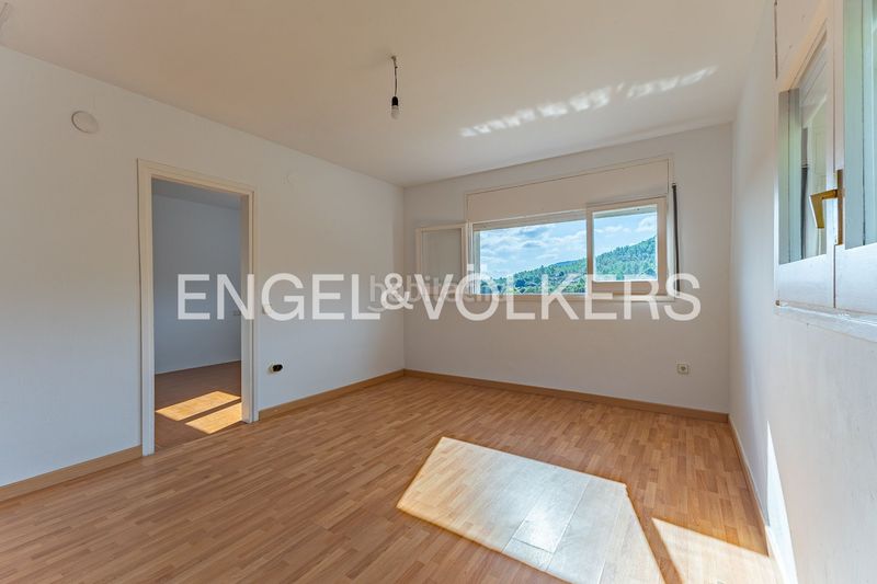 Foto ef1034bd-717e-4e33-8fb8-d6f4b329cd5f. Casa amb calefacció a Marganell