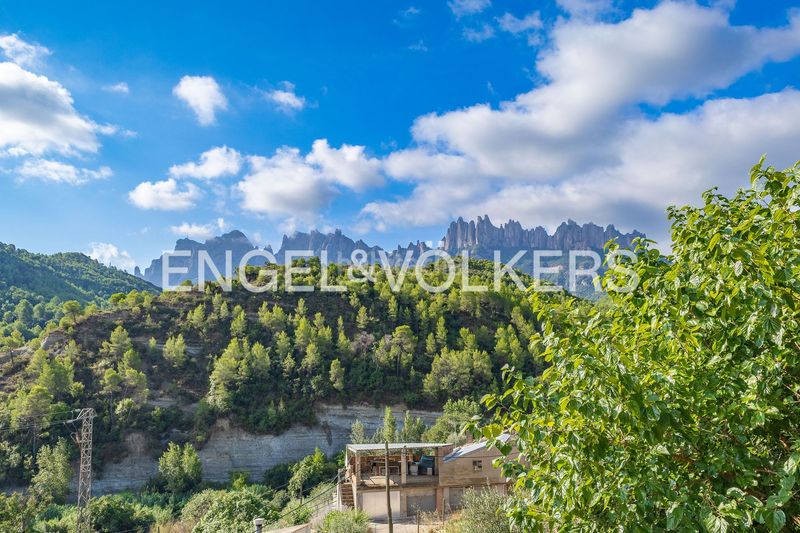 Foto f064fb24-3a82-4c42-9df4-dc60a698256d. Casa amb calefacció a Marganell