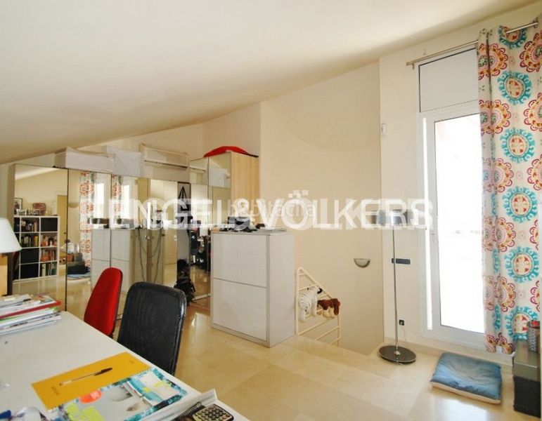 Foto 0a27dd78-ffdc-4abd-9466-65cb38df1447. Alquiler ático  duplex en parc de mar con acabados selectos en Sitges