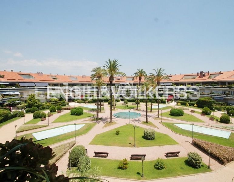 Foto 15ed87d8-8fd2-46d3-8806-7b8ef925e4b9. Alquiler ático  duplex en parc de mar con acabados selectos en Sitges