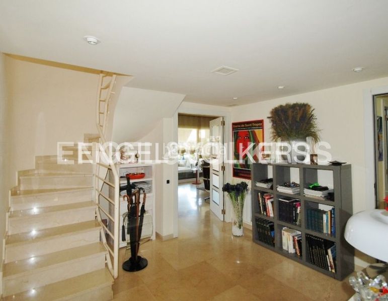 Foto 2bfc3152-63aa-4396-9955-933a3e11f6e7. Alquiler ático  duplex en parc de mar con acabados selectos en Sitges