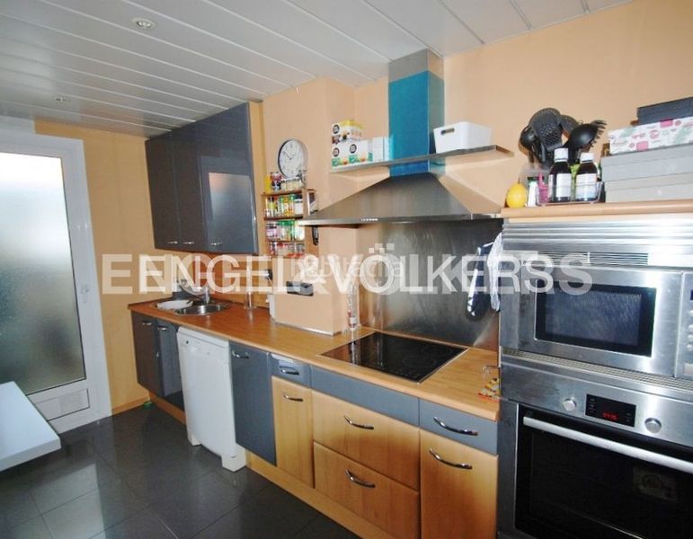 Foto ed340801-b06c-4da8-a247-8786eaf13b17. Alquiler ático  duplex en parc de mar con acabados selectos en Sitges