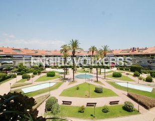 Lloguer Àtic a Baixador. Ático duplex en parc de mar con acabados selectos
