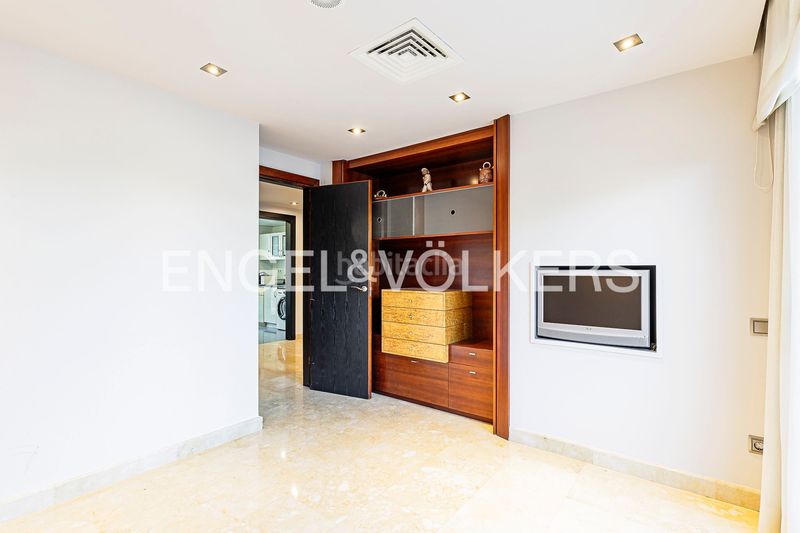 Foto 12c29427-8f56-4950-9e3d-89261e9246c6. Casa amb calefacció aparcament piscina a Ciutat Diagonal Esplugues de Llobregat