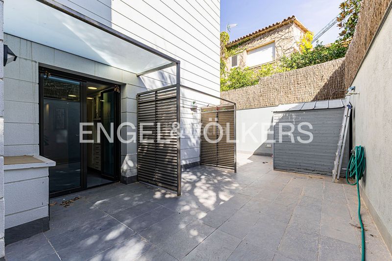 Foto 27db387c-4f24-482d-96c8-d9b133b2f3e7. Casa amb calefacció aparcament piscina a Ciutat Diagonal Esplugues de Llobregat