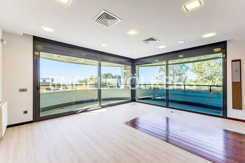 Foto 5a7d8ab3-abc0-4a37-992a-7d167f85e7f9. Casa amb calefacció aparcament piscina a Ciutat Diagonal Esplugues de Llobregat