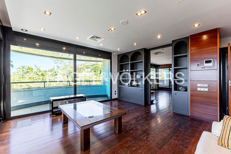Foto 5b61d991-6a7c-4478-8814-77f5d520fb20. Casa amb calefacció aparcament piscina a Ciutat Diagonal Esplugues de Llobregat