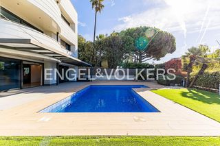 Casa a Ciutat Diagonal. Espectacular casa con vistas y piscina en ciudad diagonal
