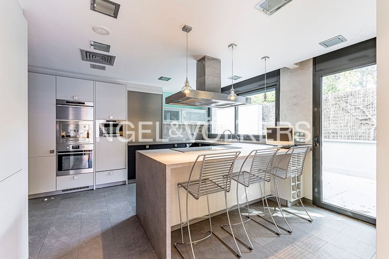 Foto 9f3e927a-8647-4dd3-8432-5c48db0ed78d. Casa amb calefacció aparcament piscina a Ciutat Diagonal Esplugues de Llobregat