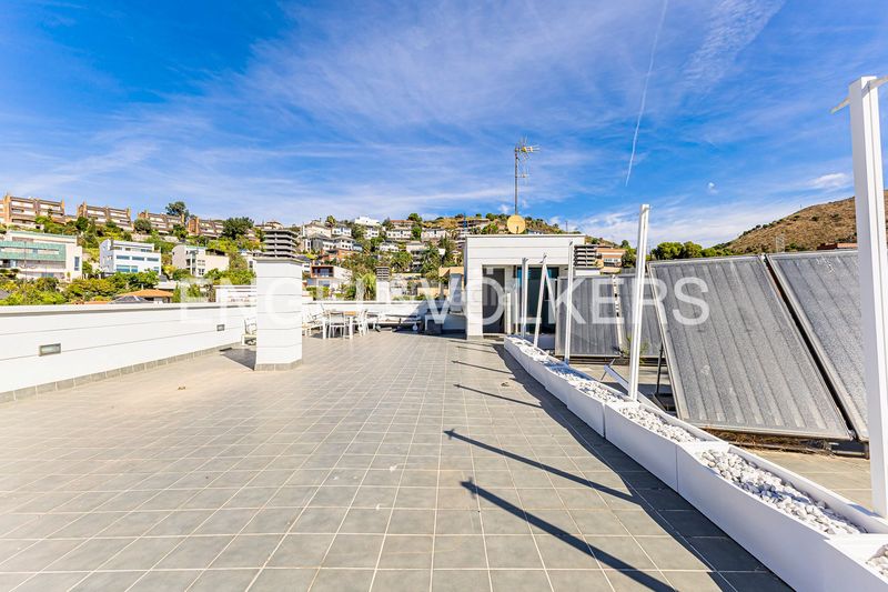 Foto a8318a53-a03c-4ad6-8d94-2ab54dd5258b. Casa amb calefacció aparcament piscina a Ciutat Diagonal Esplugues de Llobregat
