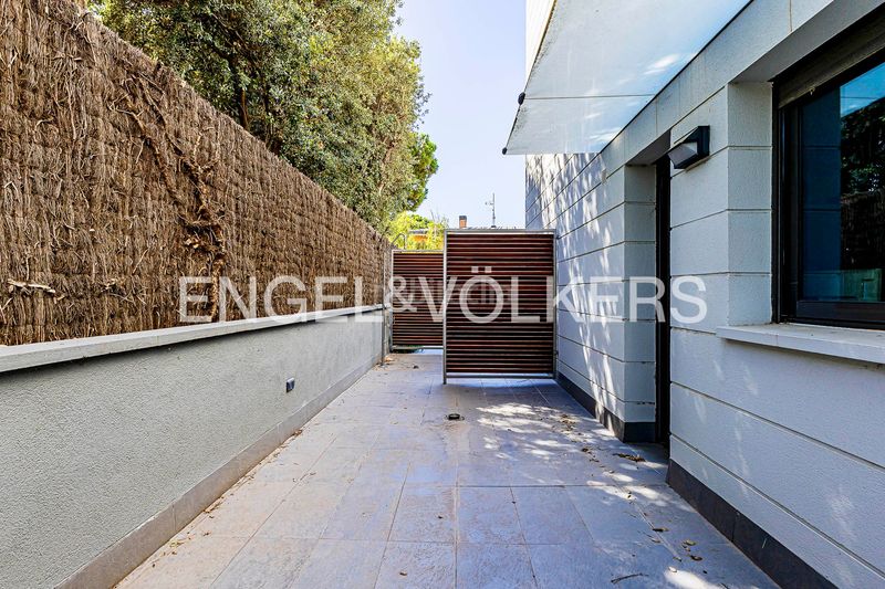 Foto a8bb311f-fbdc-434f-a1aa-ee4a7151e343. Casa amb calefacció aparcament piscina a Ciutat Diagonal Esplugues de Llobregat