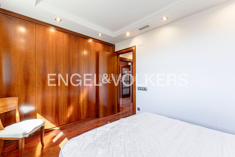 Foto aefba631-d285-4583-8465-04b2fb1e2917. Casa amb calefacció aparcament piscina a Ciutat Diagonal Esplugues de Llobregat