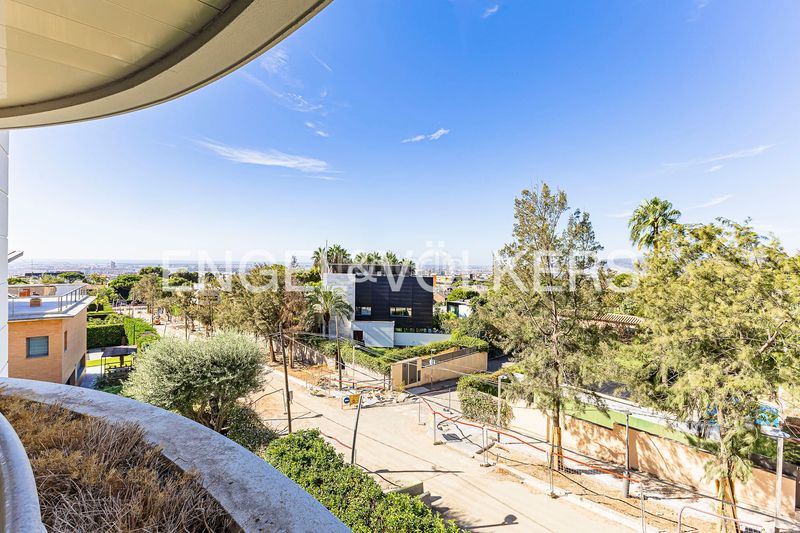 Foto c1021e38-2cdc-414e-9ae2-2838a28e2537. Casa amb calefacció aparcament piscina a Ciutat Diagonal Esplugues de Llobregat