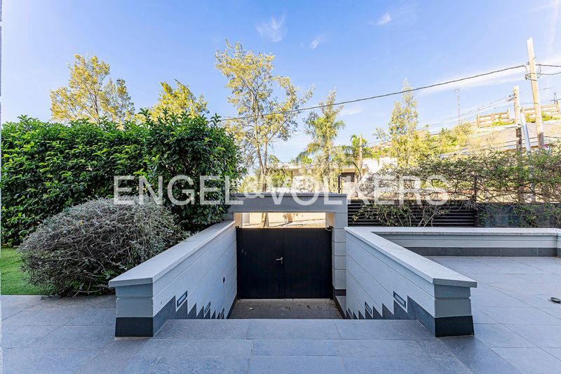 Foto c12b1fae-b3aa-4c1e-9f0e-c1a279c48b1f. Casa amb calefacció aparcament piscina a Ciutat Diagonal Esplugues de Llobregat