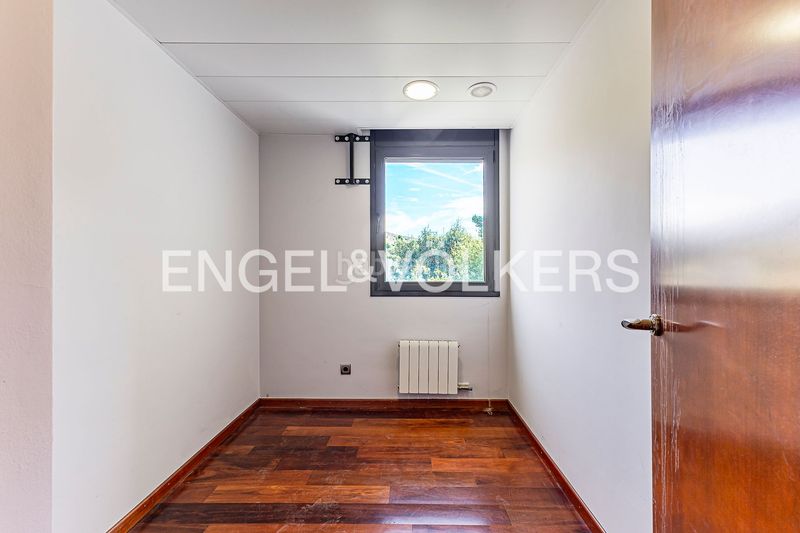 Foto c6598b1e-c1e5-4f2b-b956-ffcf74fbeab7. Casa amb calefacció aparcament piscina a Ciutat Diagonal Esplugues de Llobregat