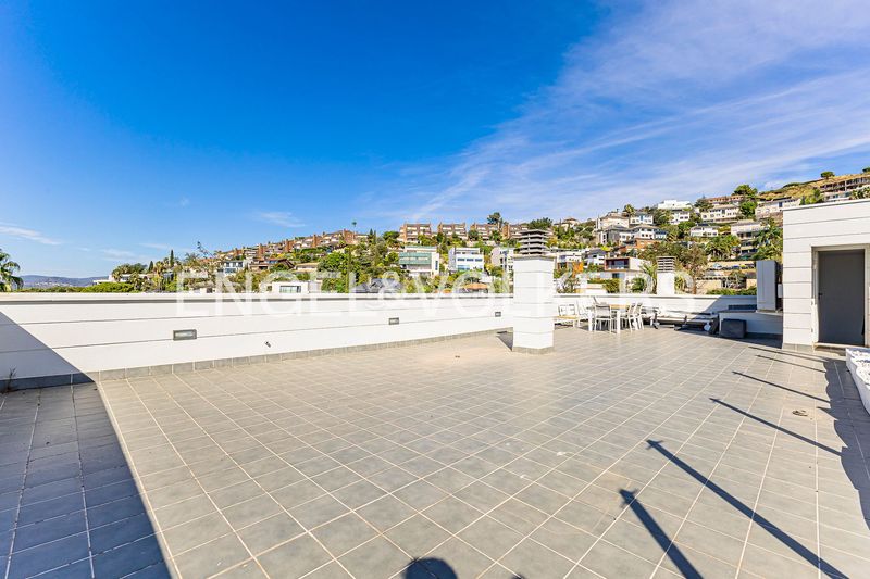 Foto e2e0ff43-be0e-4a10-bb3b-031dab01c0a6. Casa amb calefacció aparcament piscina a Ciutat Diagonal Esplugues de Llobregat