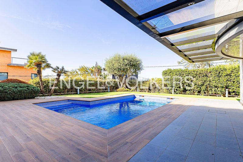 Foto e48e013c-32ff-4474-940d-4052fbc35342. Casa amb calefacció aparcament piscina a Ciutat Diagonal Esplugues de Llobregat