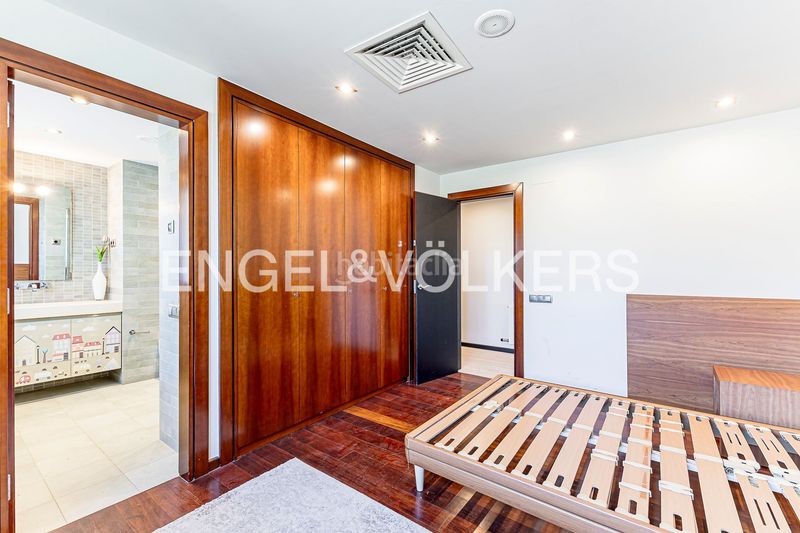 Foto eeed65b0-95fb-4f37-b534-55b5a814f3ec. Casa amb calefacció aparcament piscina a Ciutat Diagonal Esplugues de Llobregat