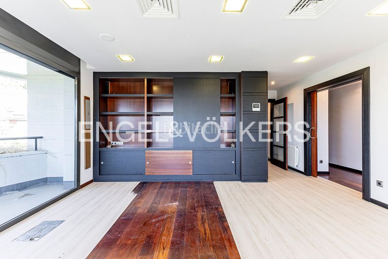 Foto efbd8816-1a13-4681-9058-59a86b1384af. Casa amb calefacció aparcament piscina a Ciutat Diagonal Esplugues de Llobregat