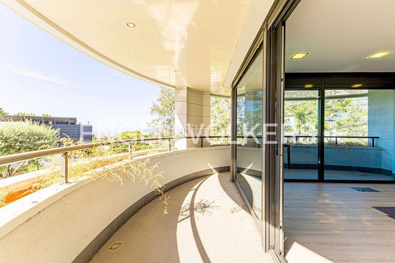Foto f1a96503-328f-489c-a3d7-4753ce26148f. Casa amb calefacció aparcament piscina a Ciutat Diagonal Esplugues de Llobregat