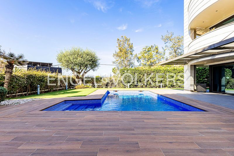 Foto f2a73a32-2d91-42ec-89fa-43d7e8c7eab1. Casa amb calefacció aparcament piscina a Ciutat Diagonal Esplugues de Llobregat
