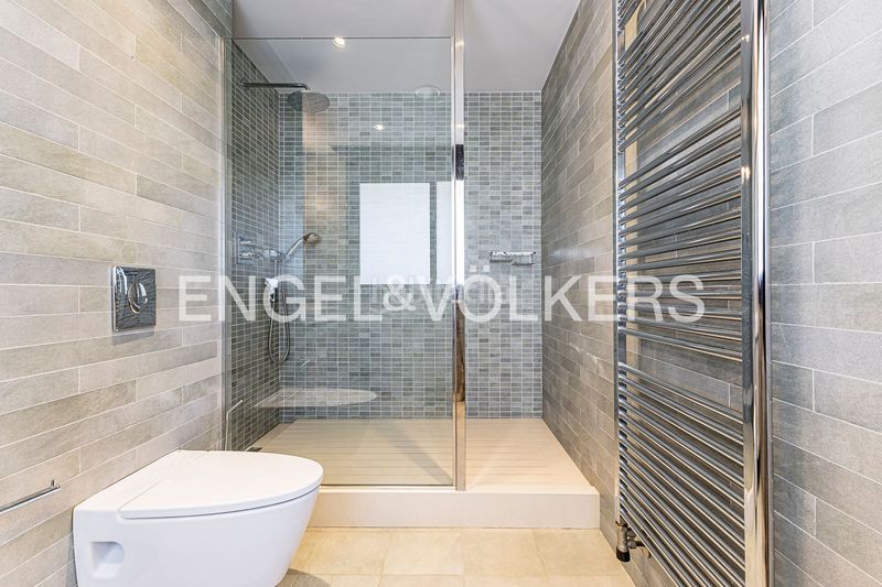 Foto f7b19d29-004b-4317-ae71-3917fbbaf693. Casa amb calefacció aparcament piscina a Ciutat Diagonal Esplugues de Llobregat