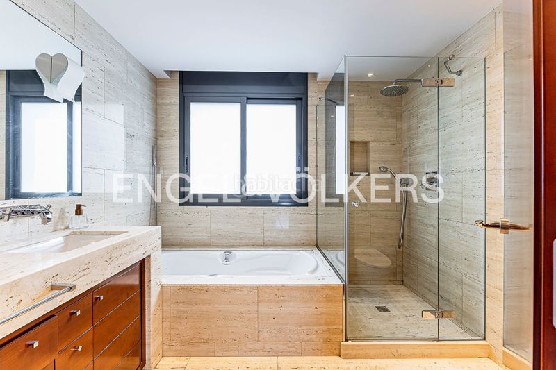 Foto f90edd73-06e8-4cd3-90bc-61019f776f52. Casa amb calefacció aparcament piscina a Ciutat Diagonal Esplugues de Llobregat