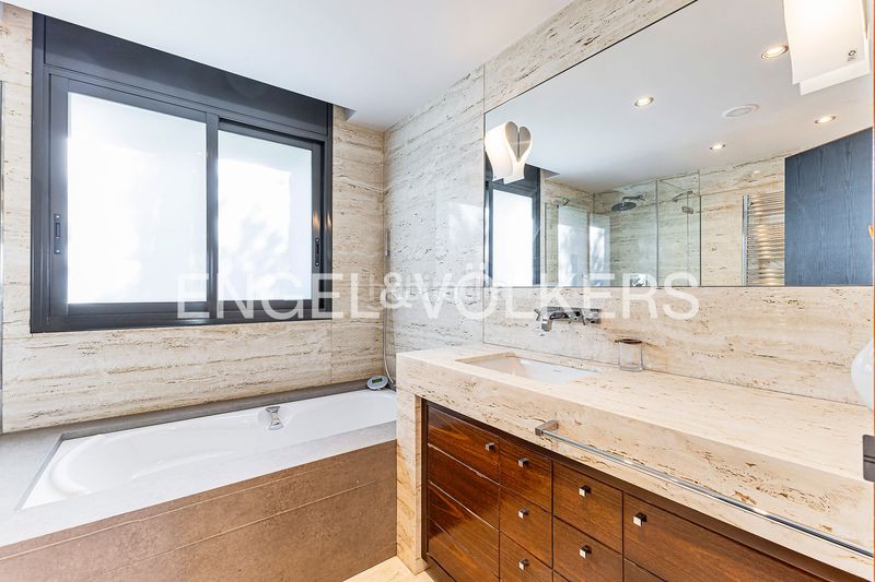 Foto fe5d95b2-ac2c-47ba-8b69-2229dc8ea29e. Casa amb calefacció aparcament piscina a Ciutat Diagonal Esplugues de Llobregat