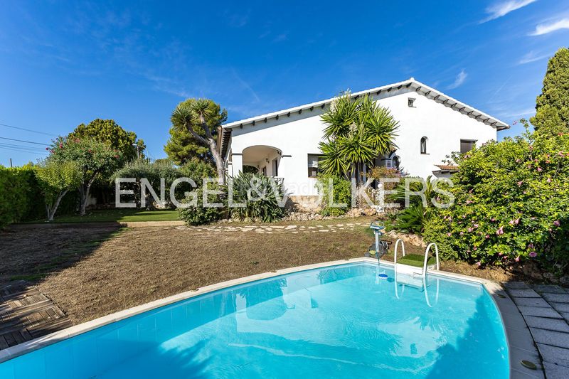 Foto 2b00b5d4-96da-4f45-b995-5c01b743cff5. Casa amb calefacció aparcament piscina a El Tancat-Mas d´en Gual Vendrell (El)