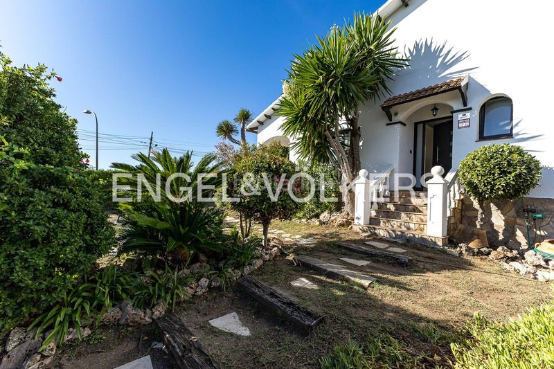 Foto 7857221a-a39f-449b-be48-4f4a4f1913d7. Casa amb calefacció aparcament piscina a El Tancat-Mas d´en Gual Vendrell (El)