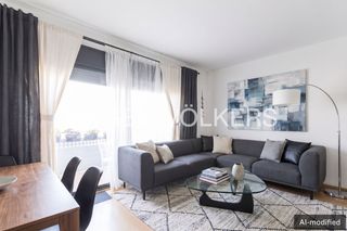 Dúplex a Sants-Badal. Ático dúplex impecable de dos habitaciones y terraza en el barri