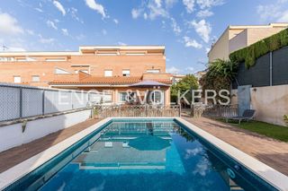 Maison jumelée à Altafulla. Adosada esquinera con piscina privada