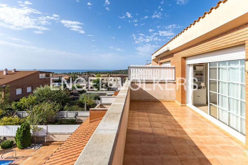 Foto 66a85d9c-98ee-48c7-9d7d-f6f1077a90c0. Casa adossada amb calefacció aparcament piscina a Altafulla