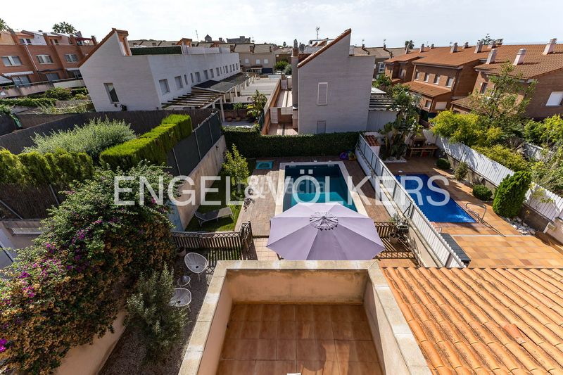 Foto f55a9f10-7672-4b23-b87a-e7dc04f500f7. Casa adossada amb calefacció aparcament piscina a Altafulla
