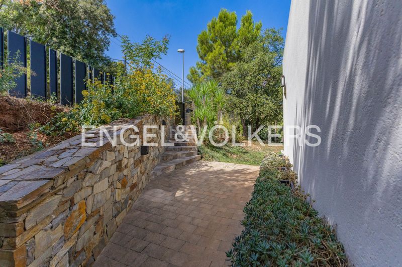 Foto 01a00159-b8b3-4a86-a7f9-24cd8bbb17ae. Casa  de diseño contemporáneo con helipuerto privado en Matadepera
