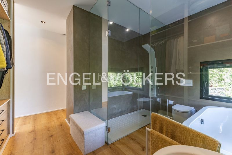 Foto 0a75377c-98df-4354-85f7-cef390373adc. Casa  de diseño contemporáneo con helipuerto privado en Matadepera