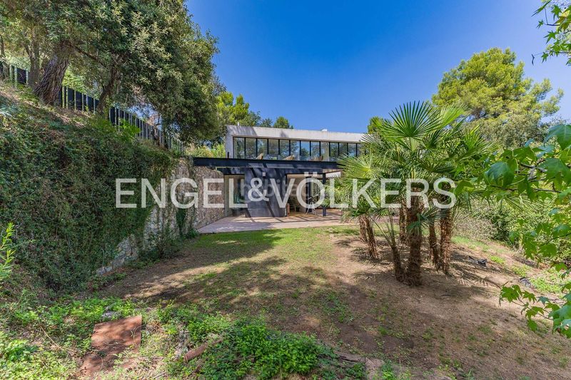 Foto 11cad230-367f-4b35-a207-946e14f0723e. Casa  de diseño contemporáneo con helipuerto privado en Matadepera