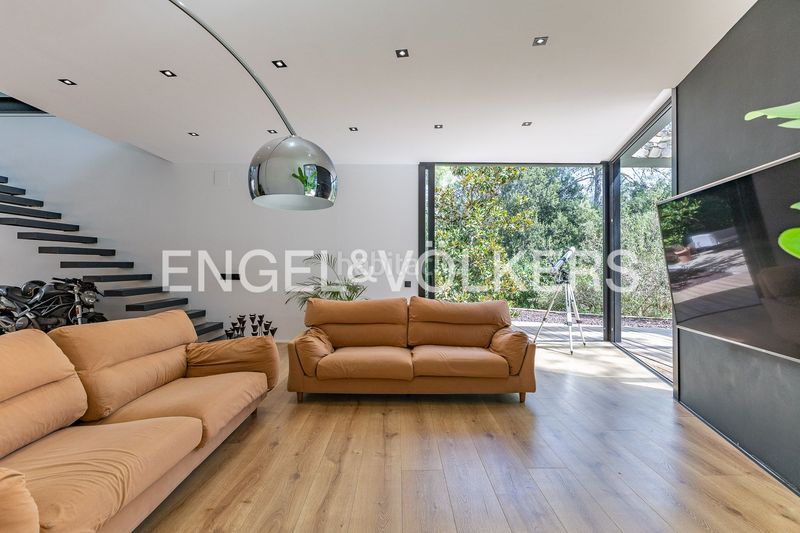 Foto 450a45e2-c0e5-4c38-8d10-4706928f1e71. Casa  de diseño contemporáneo con helipuerto privado en Matadepera