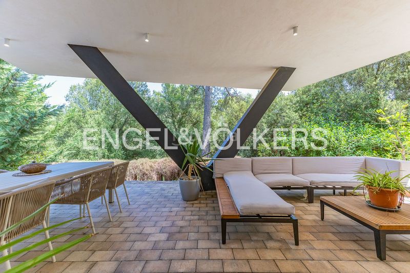 Foto 511dff44-a765-476d-96d4-f9f9c2e9914a. Casa  de diseño contemporáneo con helipuerto privado en Matadepera