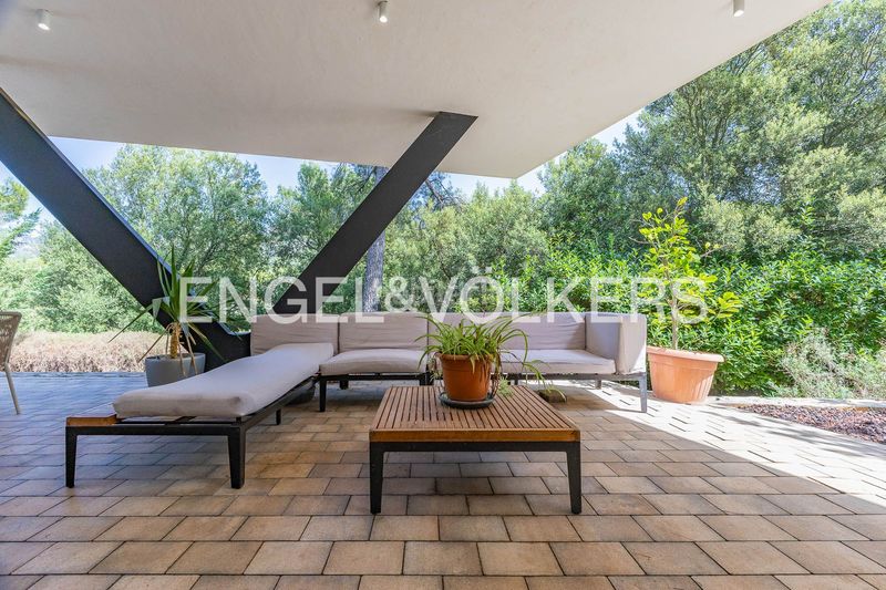 Foto 583b24a0-295b-4003-9375-8e269b91b368. Casa  de diseño contemporáneo con helipuerto privado en Matadepera