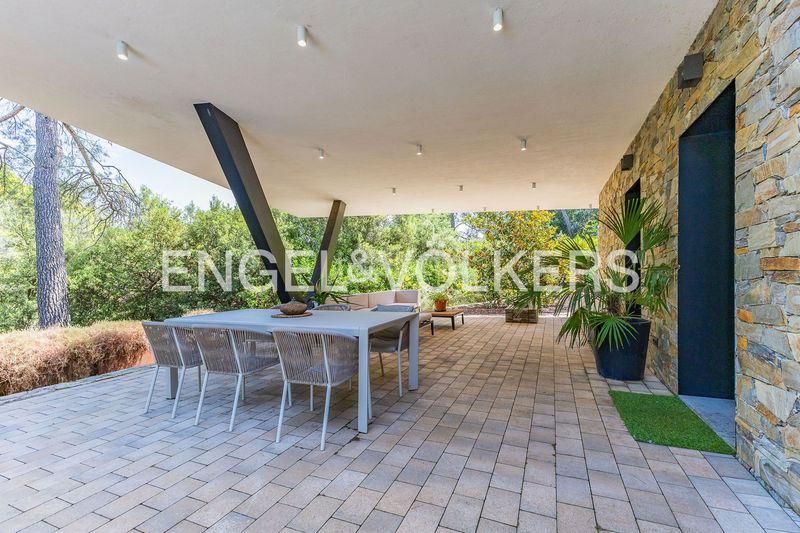 Foto 623ab189-1650-4966-bcfc-2f7fac507c41. Casa  de diseño contemporáneo con helipuerto privado en Matadepera