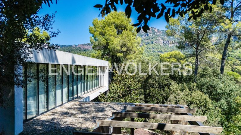 Foto 6440310c-8b47-4c66-8657-e81f6f7163d3. Casa  de diseño contemporáneo con helipuerto privado en Matadepera