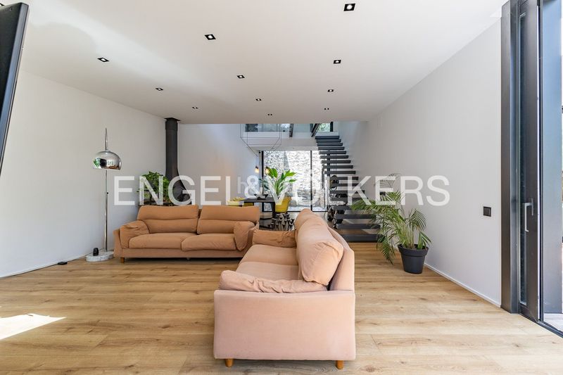 Foto 648d6ca3-f565-4b79-9a39-4499aa9ff6ba. Casa  de diseño contemporáneo con helipuerto privado en Matadepera