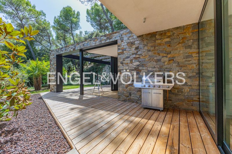 Foto 66552570-932f-4cf5-b710-78a821bf92d1. Casa  de diseño contemporáneo con helipuerto privado en Matadepera