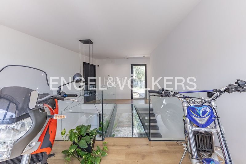 Foto 68006ef2-4363-4fa4-ba3d-d098103469d2. Casa  de diseño contemporáneo con helipuerto privado en Matadepera