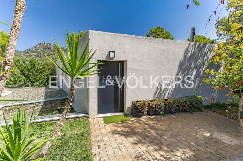 Foto 7588be14-523a-4f37-b561-5580ec29565e. Casa  de diseño contemporáneo con helipuerto privado en Matadepera