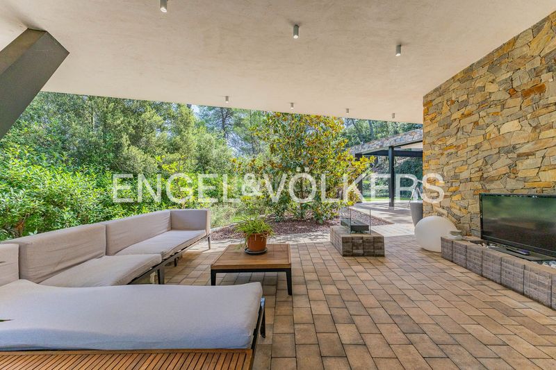 Foto 99285c06-0aee-4fb4-ac4d-29d14fec5090. Casa  de diseño contemporáneo con helipuerto privado en Matadepera
