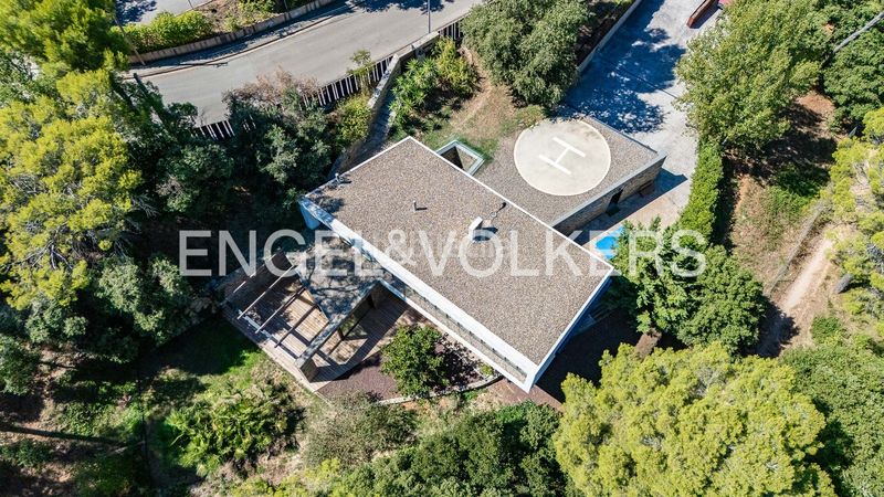 Foto b522f681-2969-4add-98f3-ba7030e09a11. Casa  de diseño contemporáneo con helipuerto privado en Matadepera