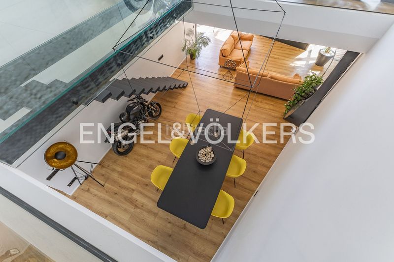 Foto b70e332a-03cb-4891-b383-664d9ac14b25. Casa  de diseño contemporáneo con helipuerto privado en Matadepera