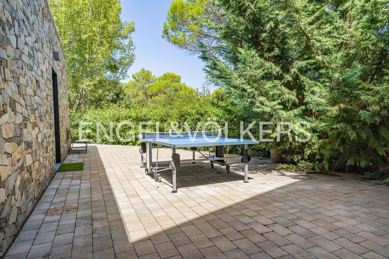 Foto bca3a3f4-86de-4e3f-9602-382d20ca0f13. Casa  de diseño contemporáneo con helipuerto privado en Matadepera